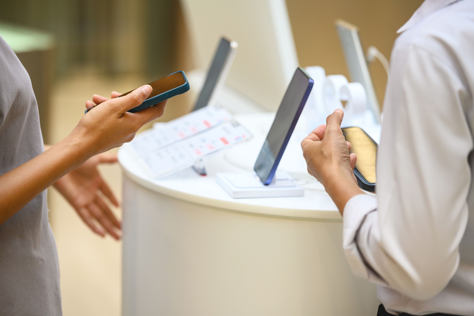 Saleswoman advising the customer